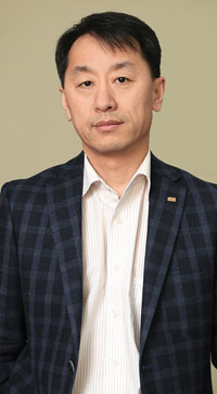 Станислав Тен, директор филиала  МТС в Кемеровской области 